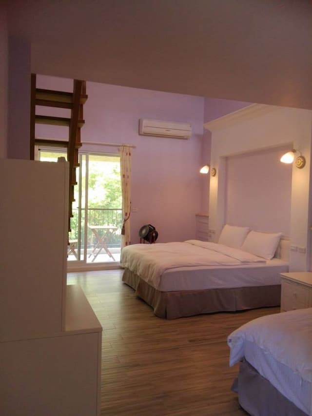 On The Green-Six-person room-5