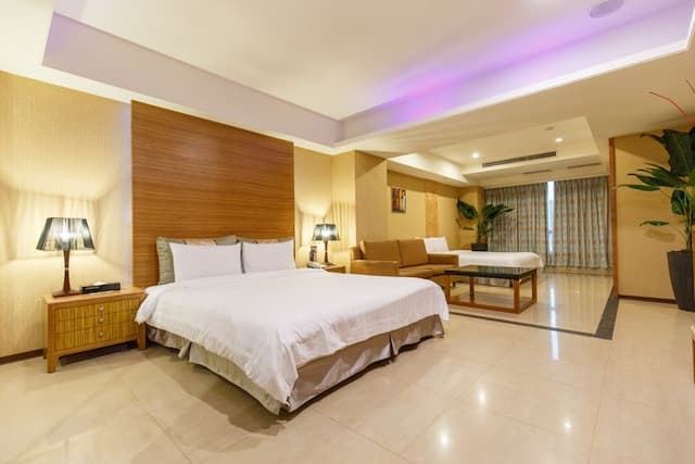 SLV HOTEL GROUP-SLV business hotel-Luxury Quadruple Room-6