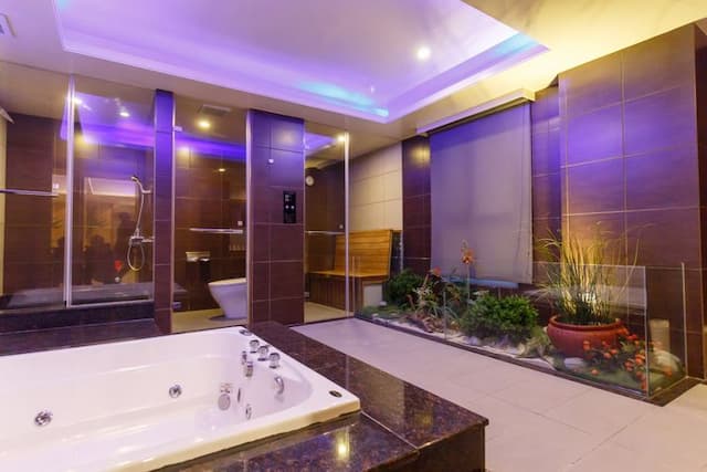 SLV HOTEL GROUP-SLV business hotel-Luxury Quadruple Room-2