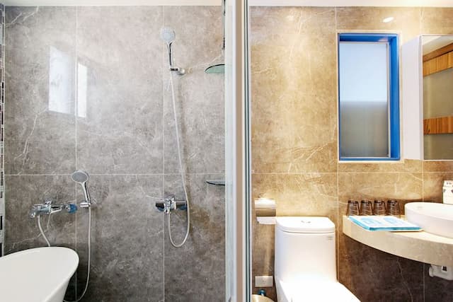 White Mediterranean Hostel-Side bay view room l VIP quadruple room (side bay view/no breakfast/with bathtub)-6