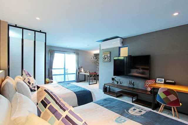 White Mediterranean Hostel-Side bay view room l VIP quadruple room (side bay view/no breakfast/with bathtub)-5