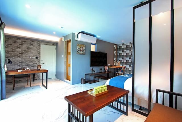 White Mediterranean Hostel-Side bay view room l VIP quadruple room (side bay view/no breakfast/with bathtub)-4