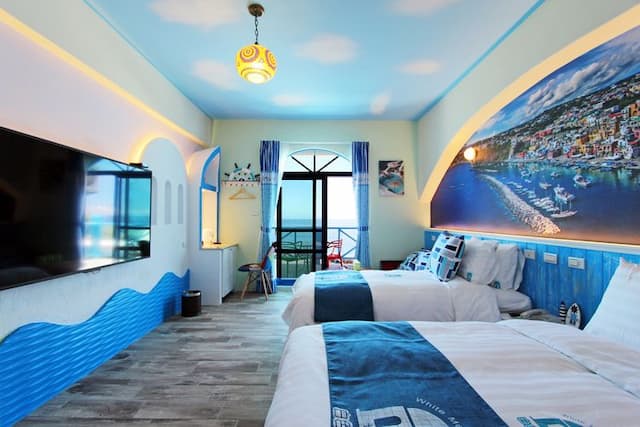 White Mediterranean Hostel-Sea View Room l Sunny Sea View Triple Room (sea view/no breakfast)-5
