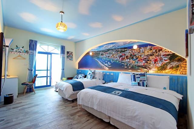 White Mediterranean Hostel-Sea View Room l Sunny Sea View Triple Room (sea view/no breakfast)-1