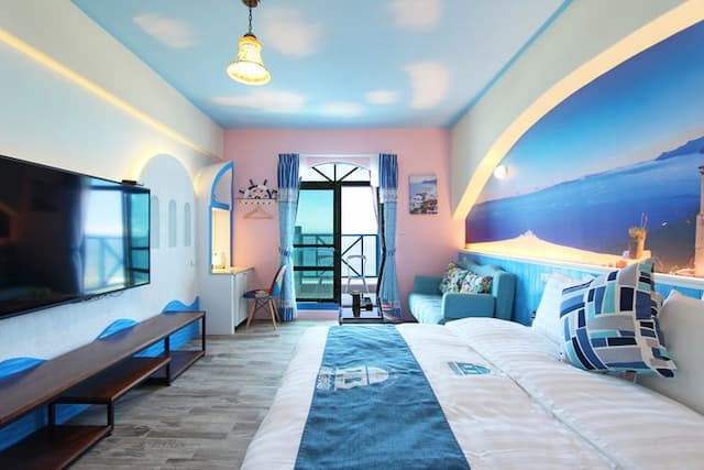 White Mediterranean Hostel-Sea View Room l Sunshine Sea View Double Room (Facing the Sea/No Breakfast)-2