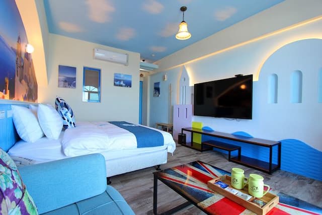 White Mediterranean Hostel-Sea View Room l Sunshine Sea View Double Room (Facing the Sea/No Breakfast)-3