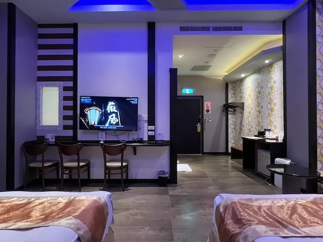 薇風精品汽車旅館 l 免費早餐-商務四人房_附戶外停車位-4