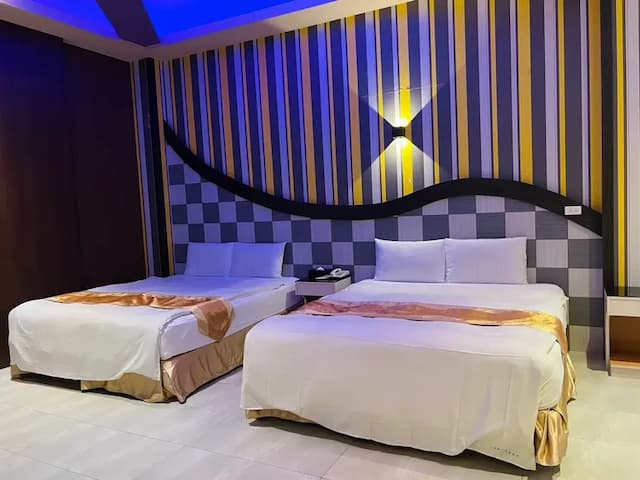 薇風精品汽車旅館 l 免費早餐-商務四人房_附戶外停車位-2