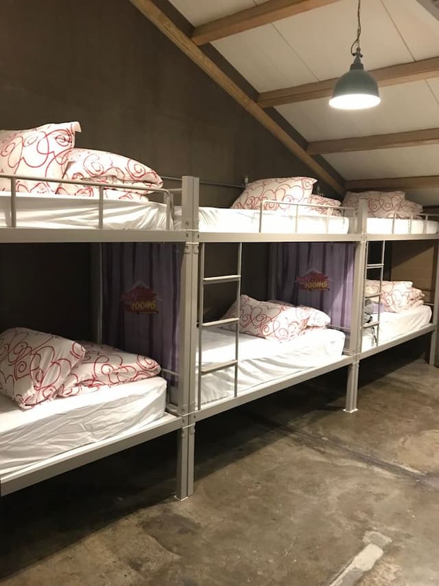 六人女生背包房-室內陳設