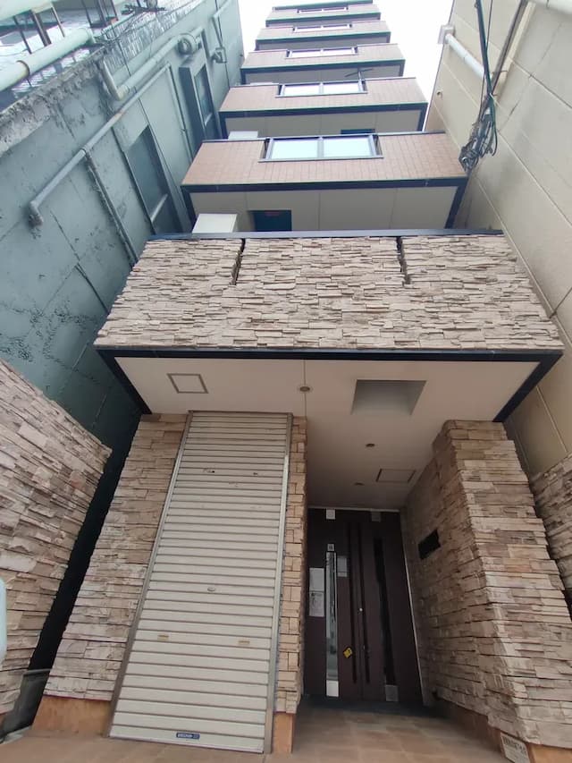 Within walking distance of Airport Bus Terminal/JR Namba Station, 5 minutes walk from JR Ashiharabashi Station, 1 room per floor-South Village 201-4