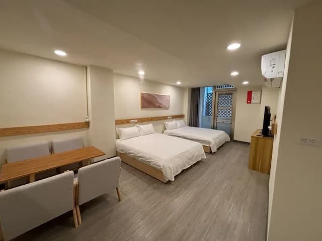 慢且洄瀾文旅飯店｜花蓮市中心美食吃不停｜香榭大道上-標準四人房 - 無停車位-4