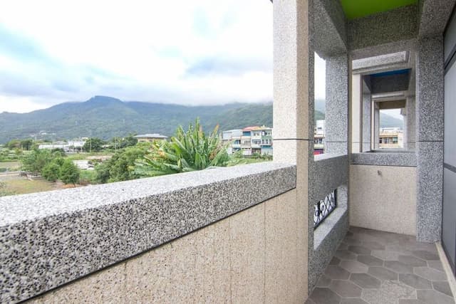 花蓮藍天普悠瑪民宿 | 景觀綠地x生態水池 | 親子友善｜原住民風味早餐-高級四人房-附浴缸-205-5