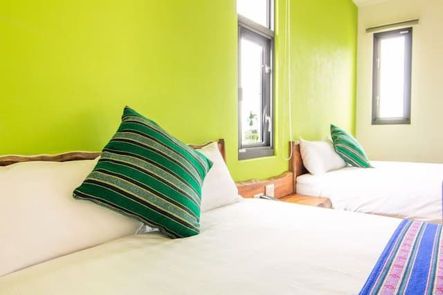 花蓮藍天普悠瑪民宿 | 景觀綠地x生態水池 | 親子友善｜原住民風味早餐-高級四人房-附浴缸-205-2