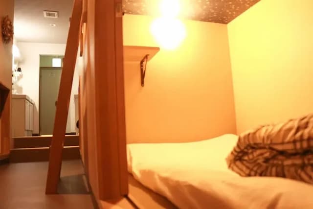 バス停まで徒歩わずか4分！無料Wi-Fi、共用ラウンジとキッチン完備-女性用ドミトリー-2