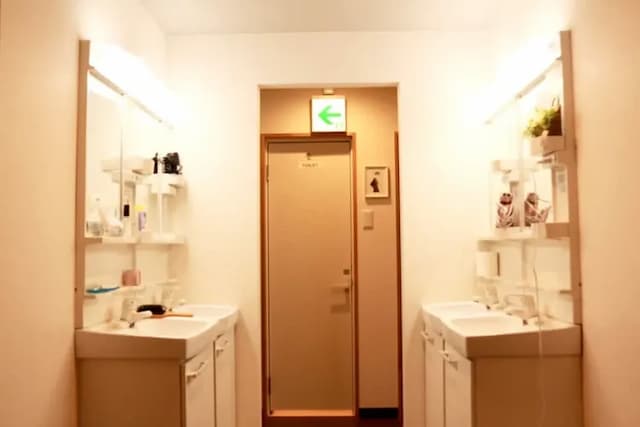 バス停まで徒歩わずか4分！無料Wi-Fi、共用ラウンジとキッチン完備-女性用ドミトリー-4