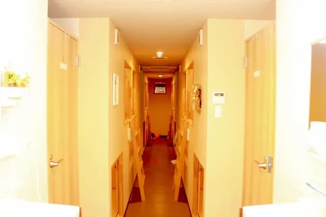 バス停まで徒歩わずか4分！無料Wi-Fi、共用ラウンジとキッチン完備-女性用ドミトリー-3