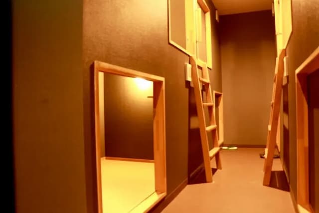 バス停まで徒歩わずか4分！無料Wi-Fi、共用ラウンジとキッチン完備-男性用ドミトリー-1