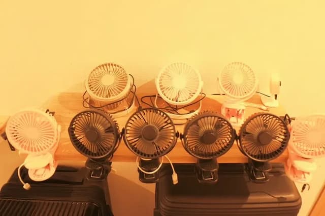 バス停まで徒歩わずか4分！無料Wi-Fi、共用ラウンジとキッチン完備-男性用ドミトリー-9