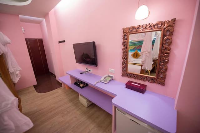 Ding Jia Hotel-Classic Double Room with Blacony-5