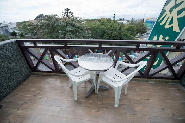 Ding Jia Hotel-Classic Double Room with Blacony-8