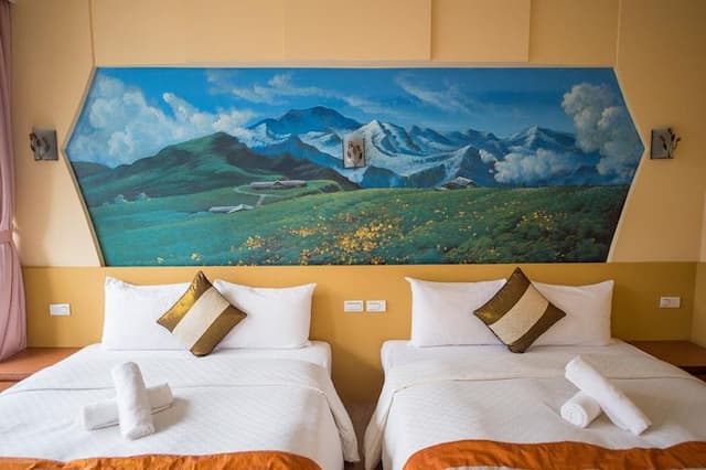 Ding Jia Hotel-Quadruple Room with Blacony-4