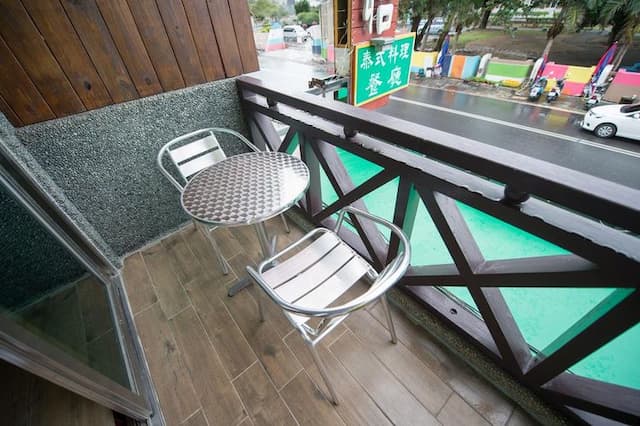 Ding Jia Hotel-Quadruple Room with Blacony-5