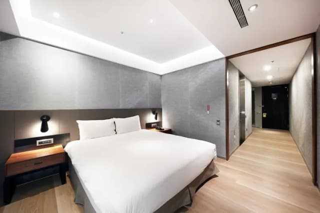 雀客旅館台北南京｜緊鄰捷運站-雙人房 - 無障礙空間-2