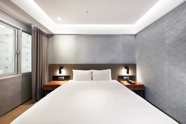 雀客旅館台北南京｜緊鄰捷運站-雙人房 - 無障礙空間-3