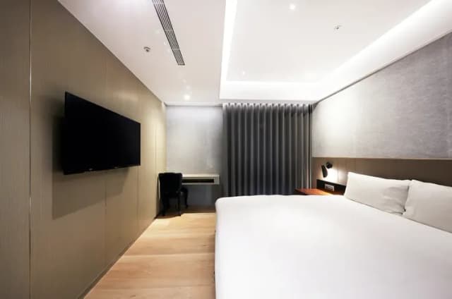 雀客旅館台北南京｜緊鄰捷運站-雙人房 - 無障礙空間-4