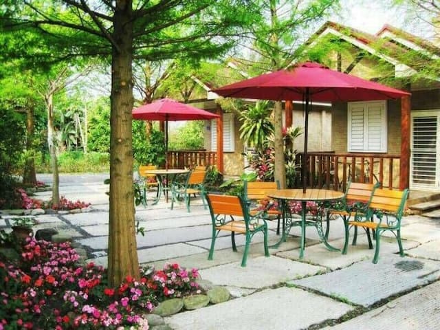 宜蘭童話村民宿 l可6~20人包棟 l田中央獨棟獨院  l獨立陽台 l泡湯池l電動麻將 l 烤肉 l 戲水 l 餵魚喝奶奶-宜126童話村有機農場民宿4人小包棟l庭院花園 l獨立進出口 l獨立陽台可烤肉 l麻將 l餵魚喝奶奶-5