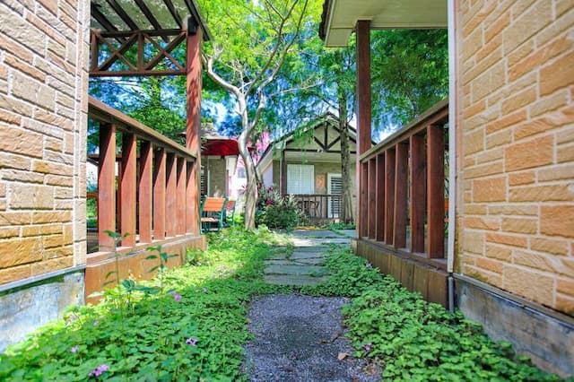 宜蘭童話村民宿 l可6~20人包棟 l田中央獨棟獨院  l獨立陽台 l泡湯池l電動麻將 l 烤肉 l 戲水 l 餵魚喝奶奶-宜126童話村有機農場民宿4人小包棟l庭院花園 l獨立進出口 l獨立陽台可烤肉 l麻將 l餵魚喝奶奶-9