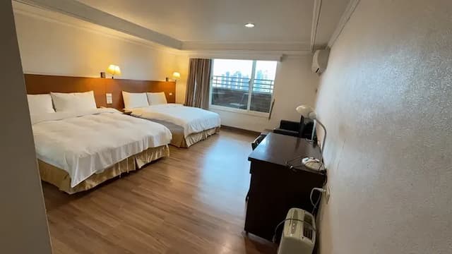 老爺商務旅館-豪華四人房-1