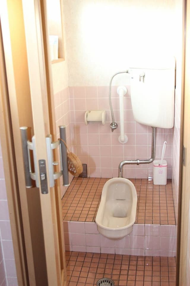 ダイニングキッチンのトイレ