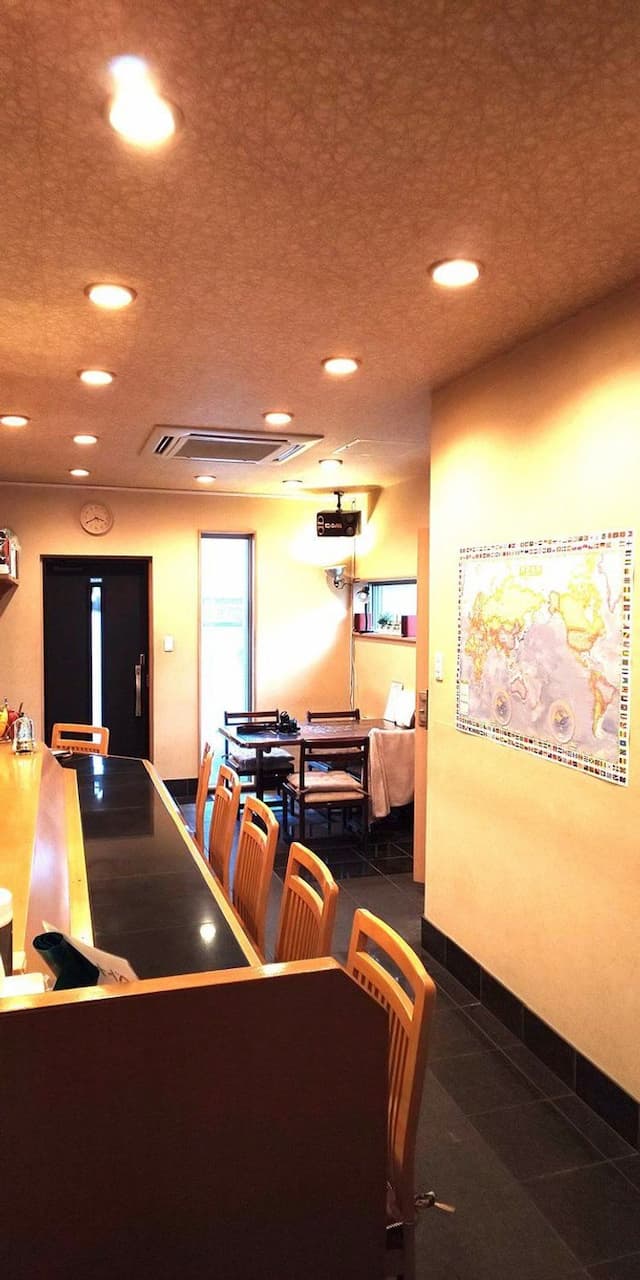 和室（寝室）前の廊下からダイニングキッチン