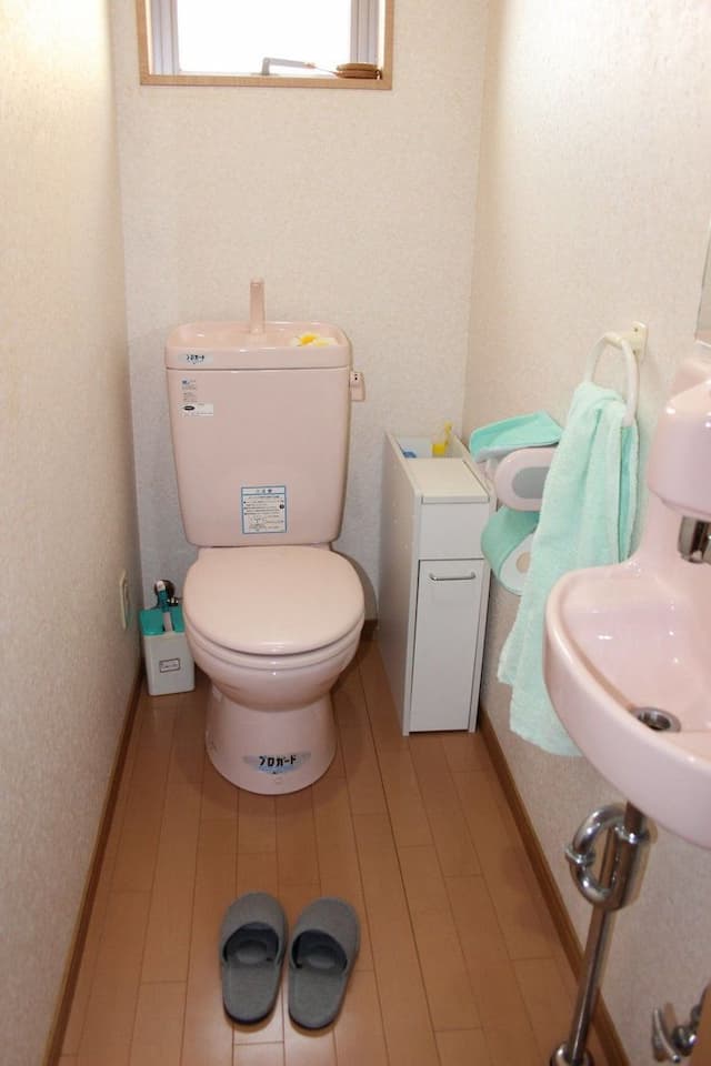 和室（寝室）隣りのトイレ