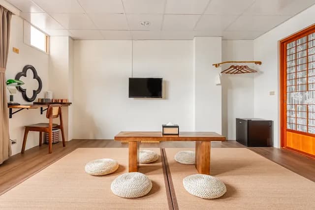 Nostalgic Inn-Family Room with Shared Bathroom_B301-5