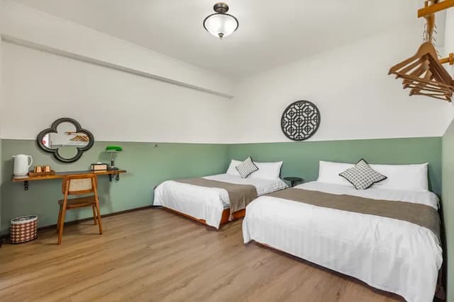 Nostalgic Inn-Family Room with Mountain View_A205.A305-2