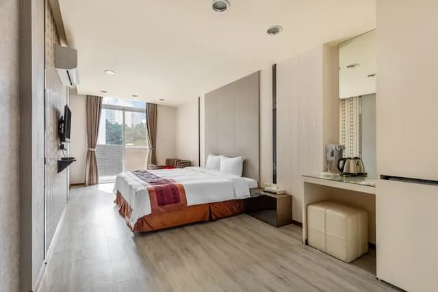 SongHeYuan-Deluxe Double Room with Balcony_203.302-9