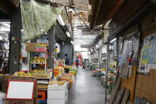 今大人気の栄町市場社交街