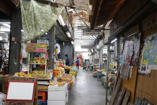 今大人気の栄町市場社交街