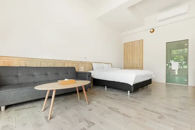 草戶民宿｜恆春包棟民宿-豪華雙人房-附浴缸-1