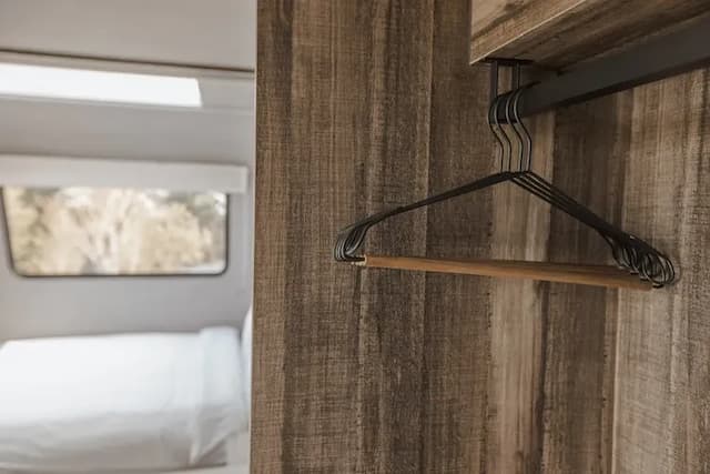 聚元營地露營車｜獨家85折起！一泊三食 秋夜火烤兩吃＋不定期森林頌缽療癒歡迎事先詢問預約-【北歐露營車】寵物友善2~4人露營車-11