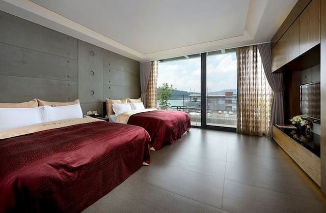 面湖日式極簡風四人房