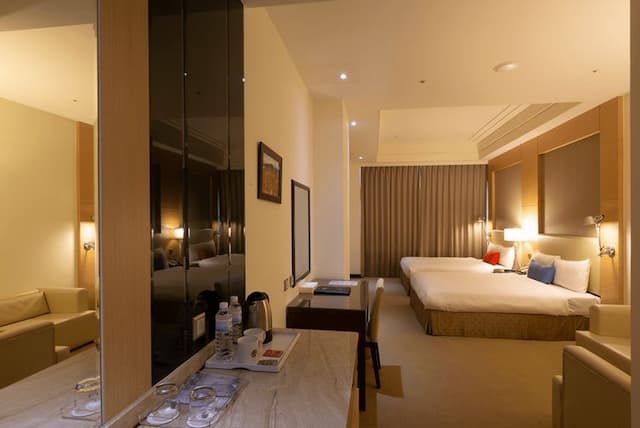Yong Yue Business Hotel-Luxury family room-1