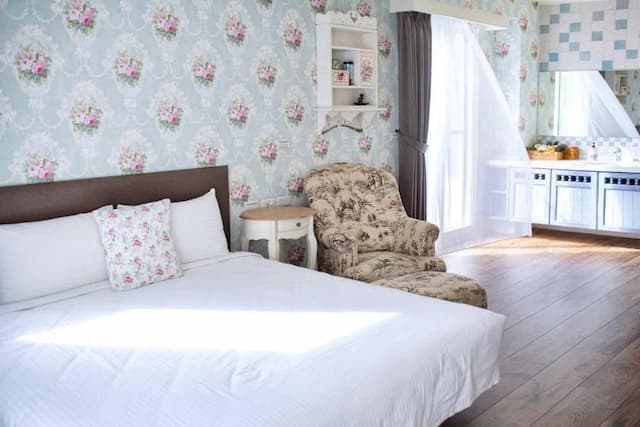 R&J Guesthouse-Deluxe double room-1