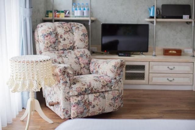 R&J Guesthouse-Quadruple Room with View-7