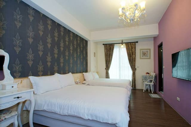 TRAVEL CATS-French style gorgeous (with bathtub) quadruple suite-1