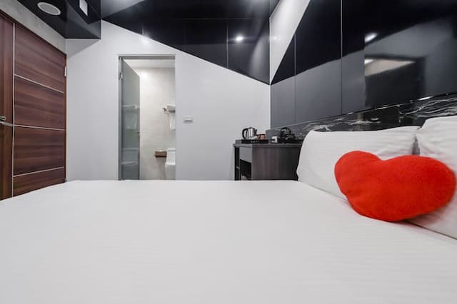 日月潭兒茶宿｜附電梯、地點便利、乾淨舒適-舒適雙人房-無窗-505.506-3