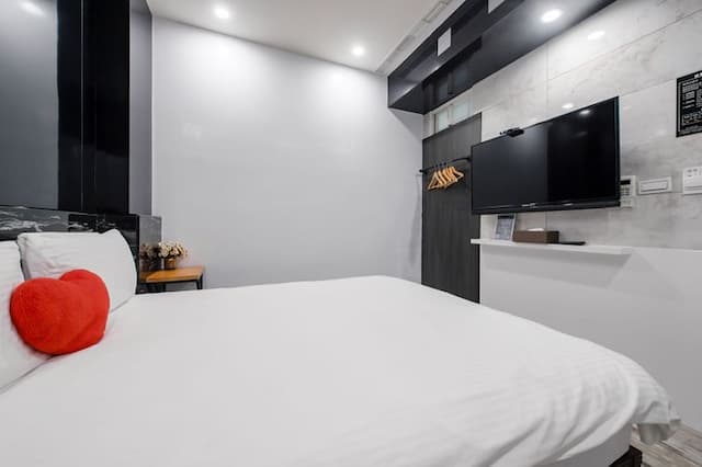 日月潭兒茶宿｜附電梯、地點便利、乾淨舒適-舒適雙人房-無窗-505.506-5