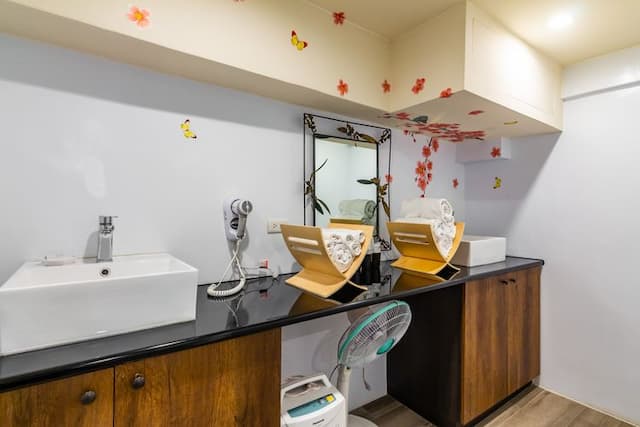 日月潭兒茶宿｜附電梯、地點便利、乾淨舒適-加大樓中樓家庭房-附浴缸-101-4